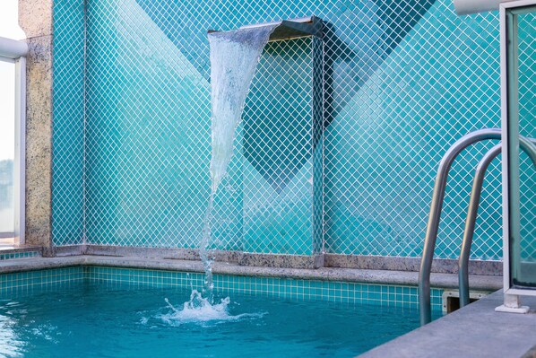 Outdoor pool, pool umbrellas