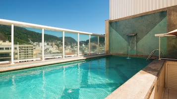 Außenpool, Sonnenschirme