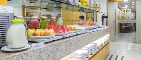 包含每日自助早餐