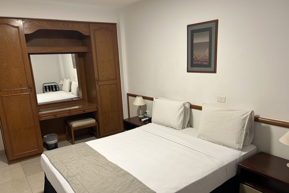 Standard Double Room | 1 bedroom, minibar, in-room safe, desk