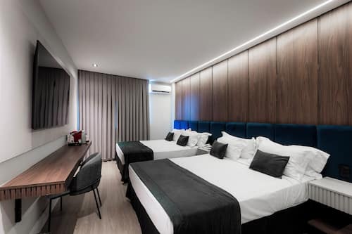 Suíte premium, 2 camas Queen | Frigobar, cofres nos quartos, escrivaninha