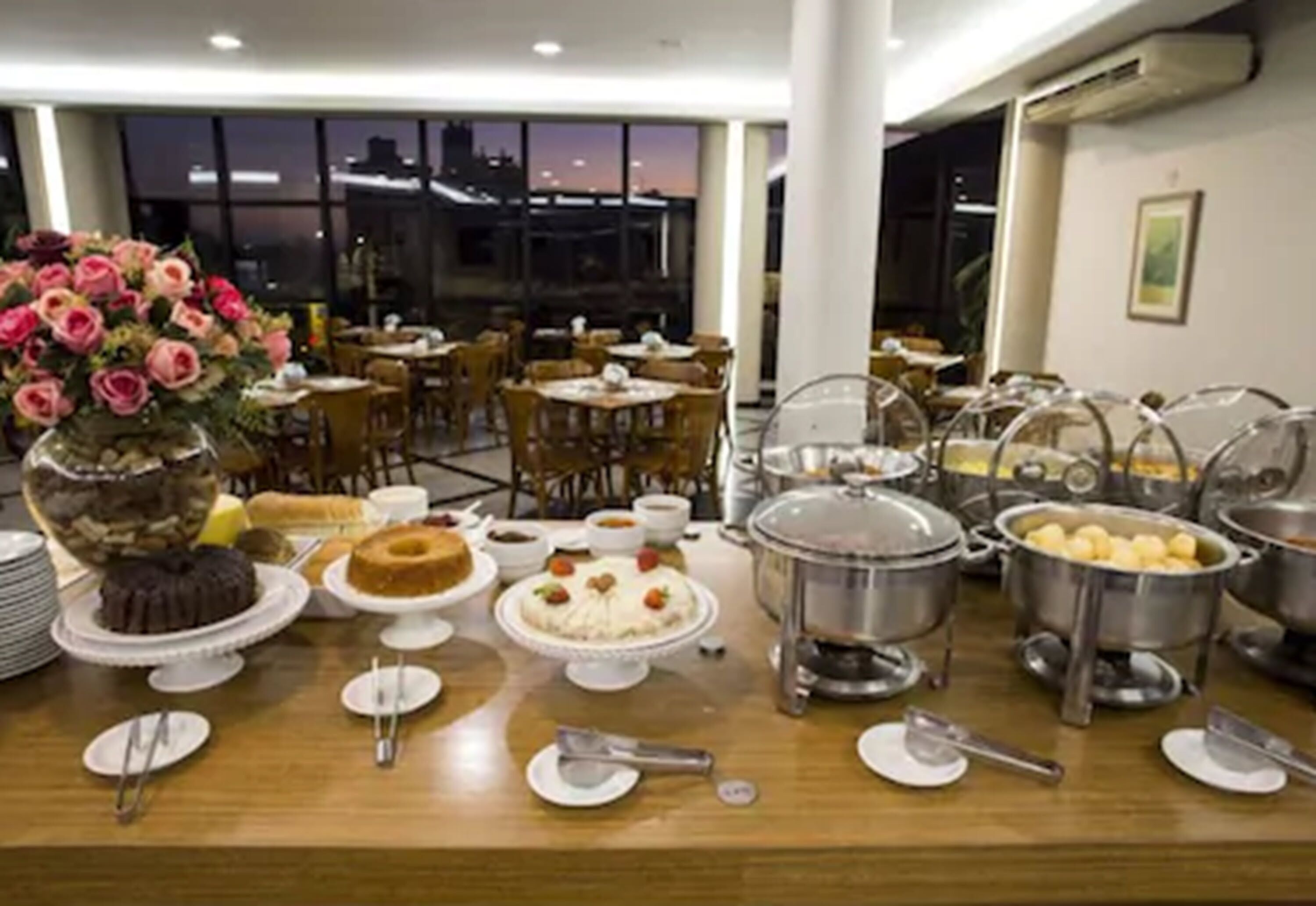 free buffet breakfast