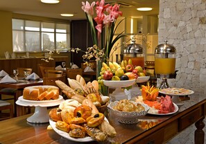 Free daily buffet breakfast