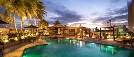 Outdoor pool, pool loungers