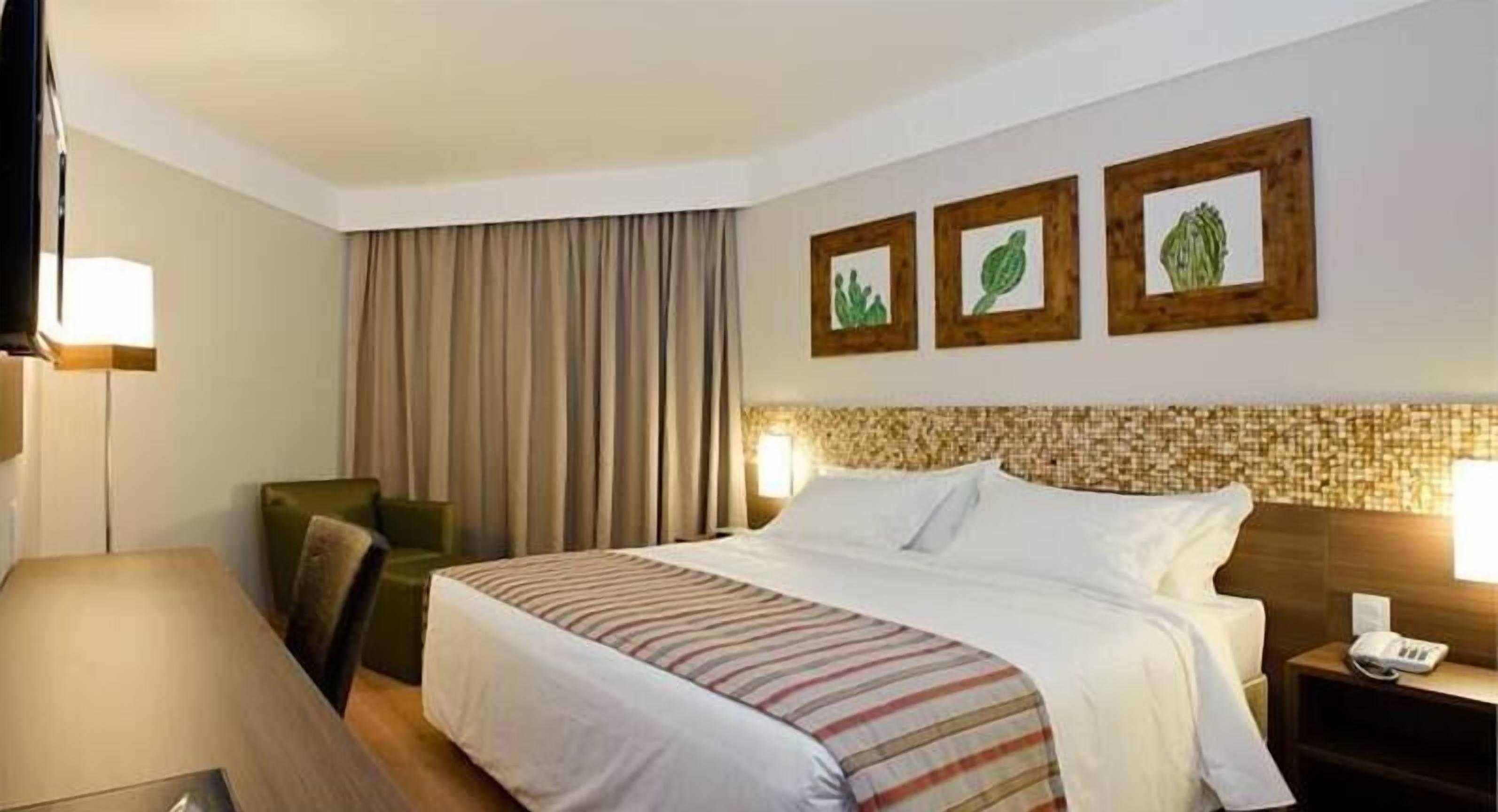Minibar, in-room safe, desk, free WiFi