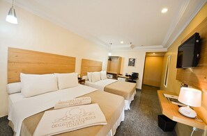 Quarto Quadruplo Luxo  | 1 bedroom, minibar, in-room safe, iron/ironing board