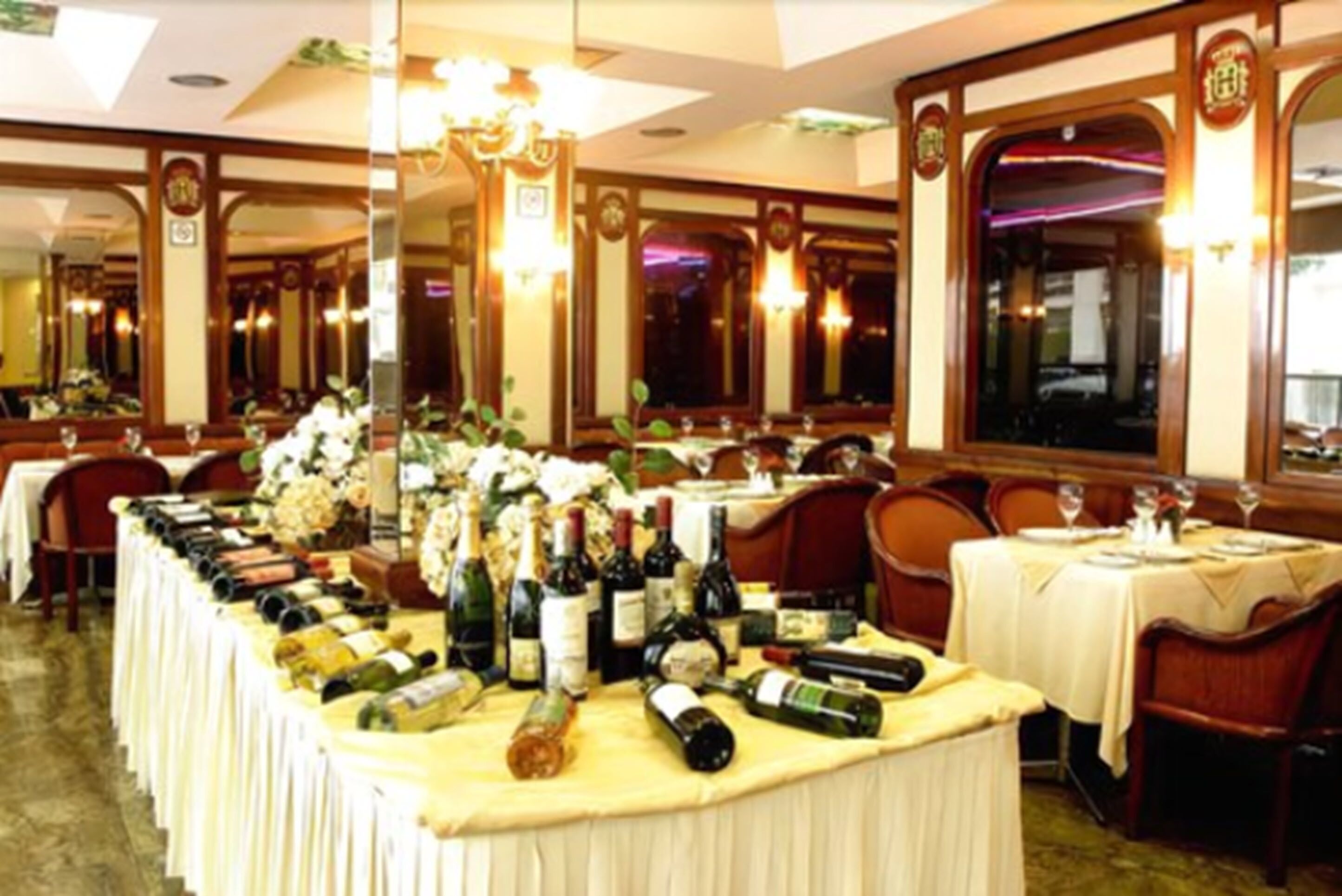 breakfast, lunch and dinner served