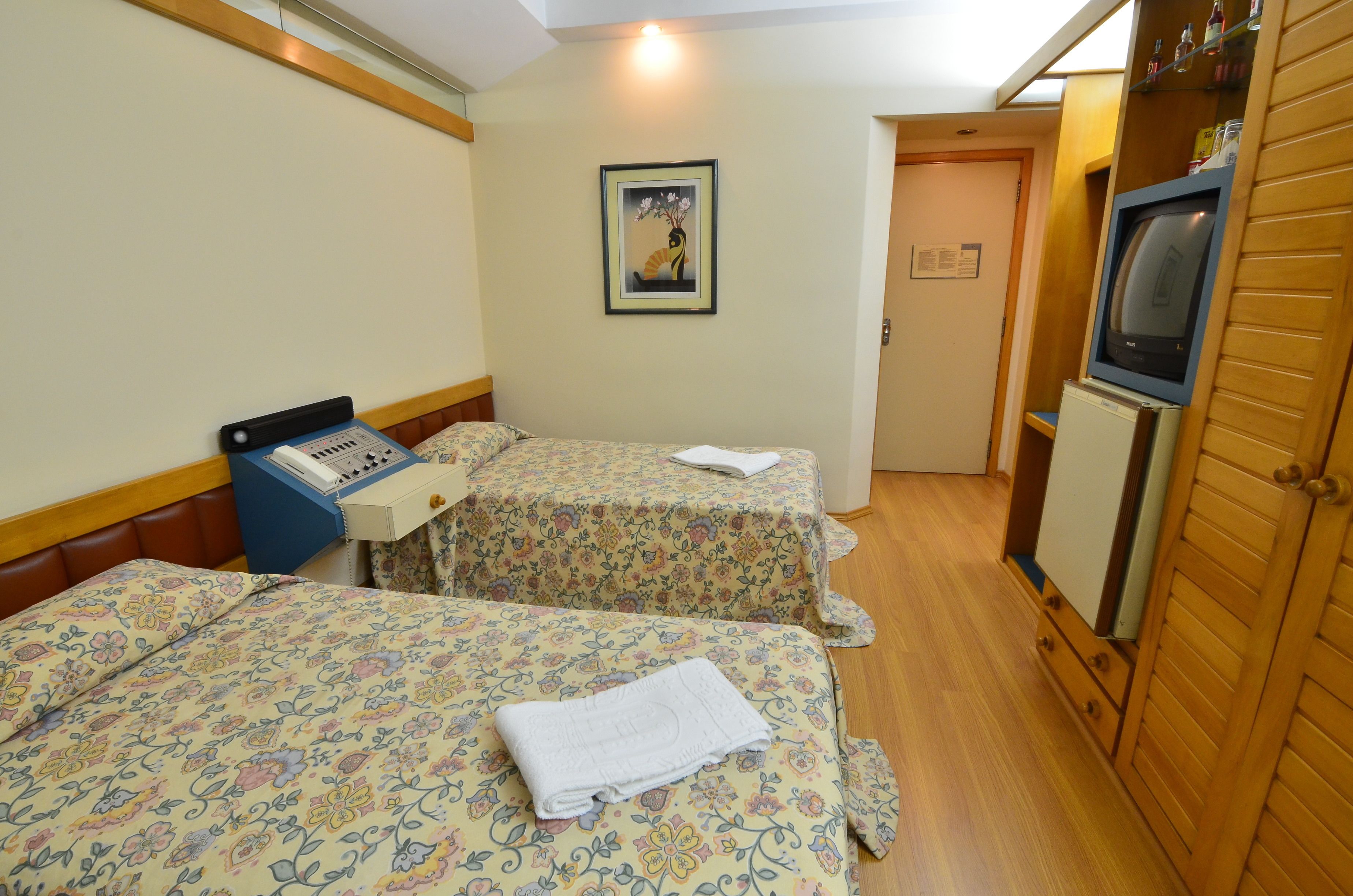 standard twin room | 1 bedroom, premium bedding, minibar, desk