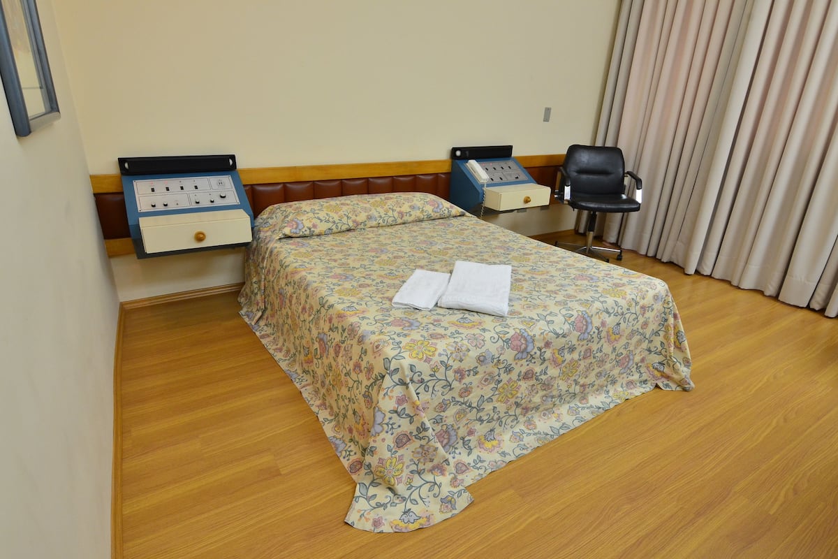 Premium bedding, minibar, desk, blackout curtains