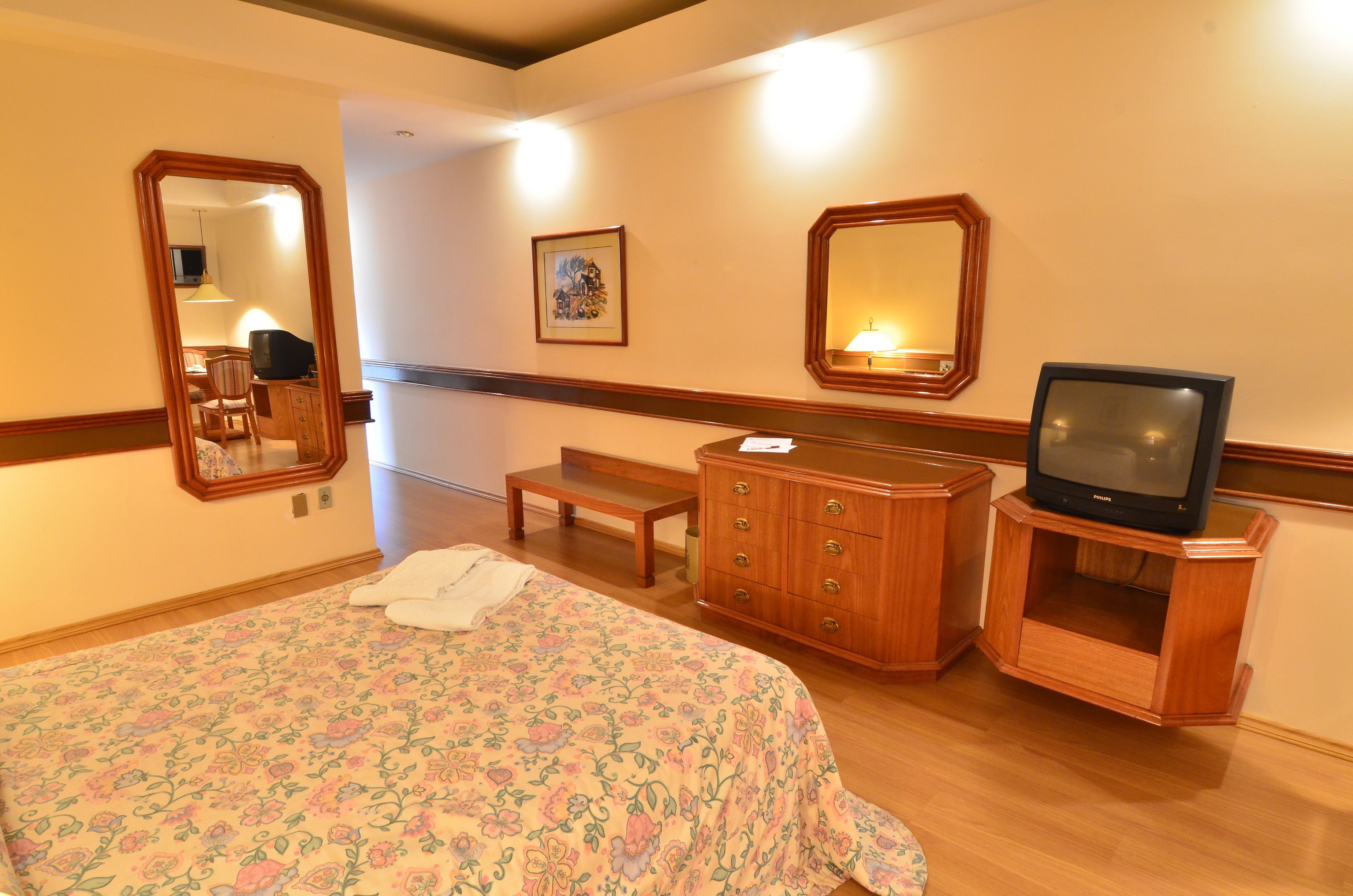 deluxe double room, 1 double bed | 1 bedroom, premium bedding, minibar, desk