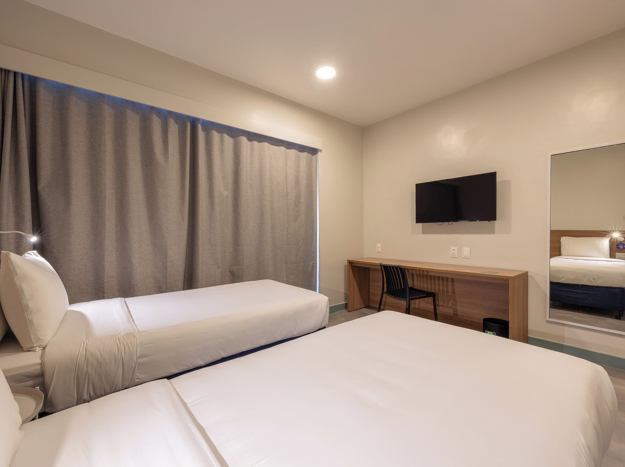 Kamar Twin Superior, 2 Tempat Tidur Twin, balkon | Minibar, meja kerja, tirai kedap cahaya, dan kedap suara