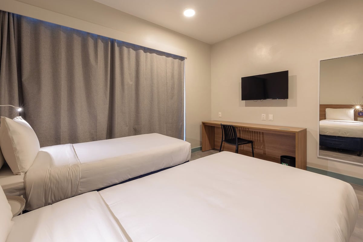 슈피리어 트윈룸, 싱글침대 2개, 발코니 | 미니바, 책상, 암막 커튼, 방음 설비