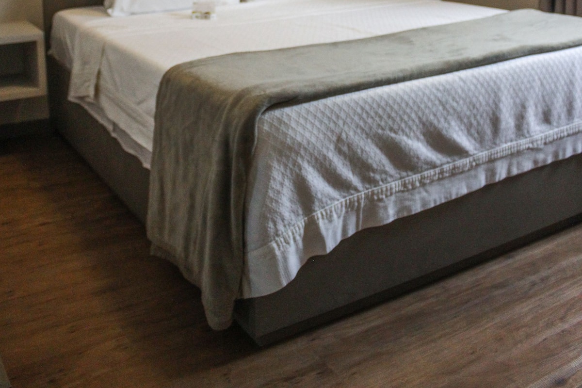 Luxe tweepersoonskamer, 1 slaapkamer | 4 slaapkamers, een minibar, een kluis op de kamer, een bureau