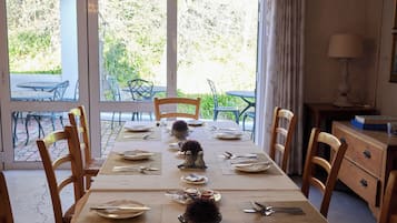 Petit déjeuner complet compris tous les jours