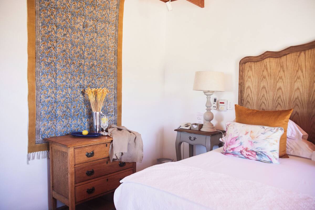 King or Twin room | Coffres-forts dans les chambres, fer et planche à repasser