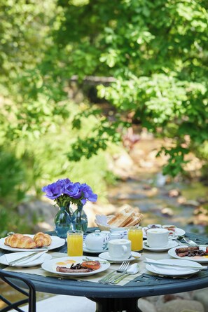 Free daily full breakfast
