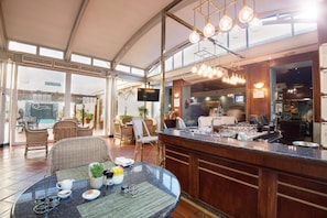 Cocktail bar, pool views, open daily