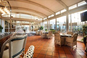 Cocktail bar, poolside views, open daily