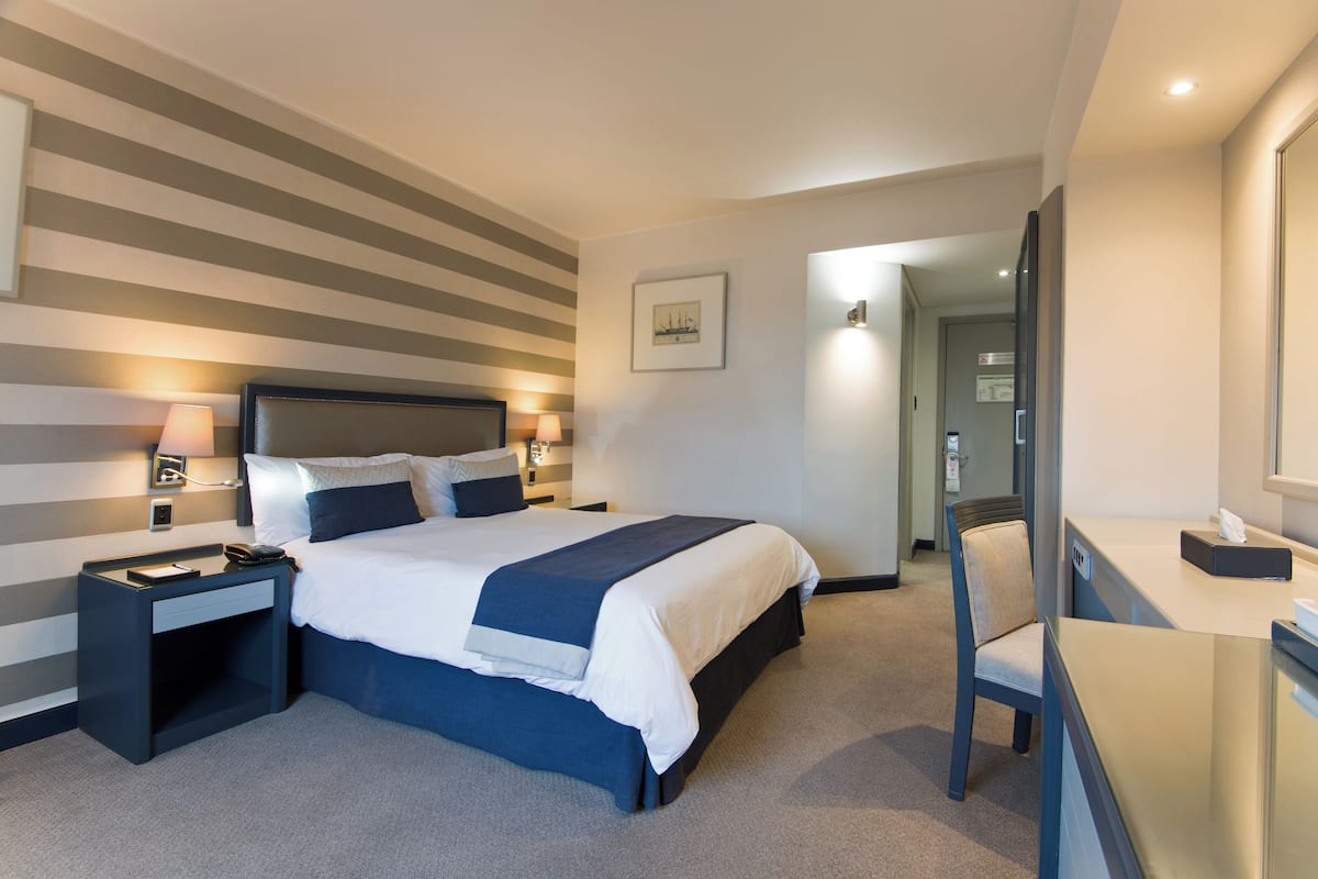 Accessible Room | 1 bedroom, premium bedding, minibar, in-room safe