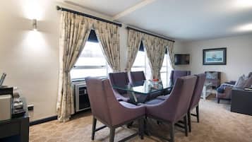 Suite | Living area