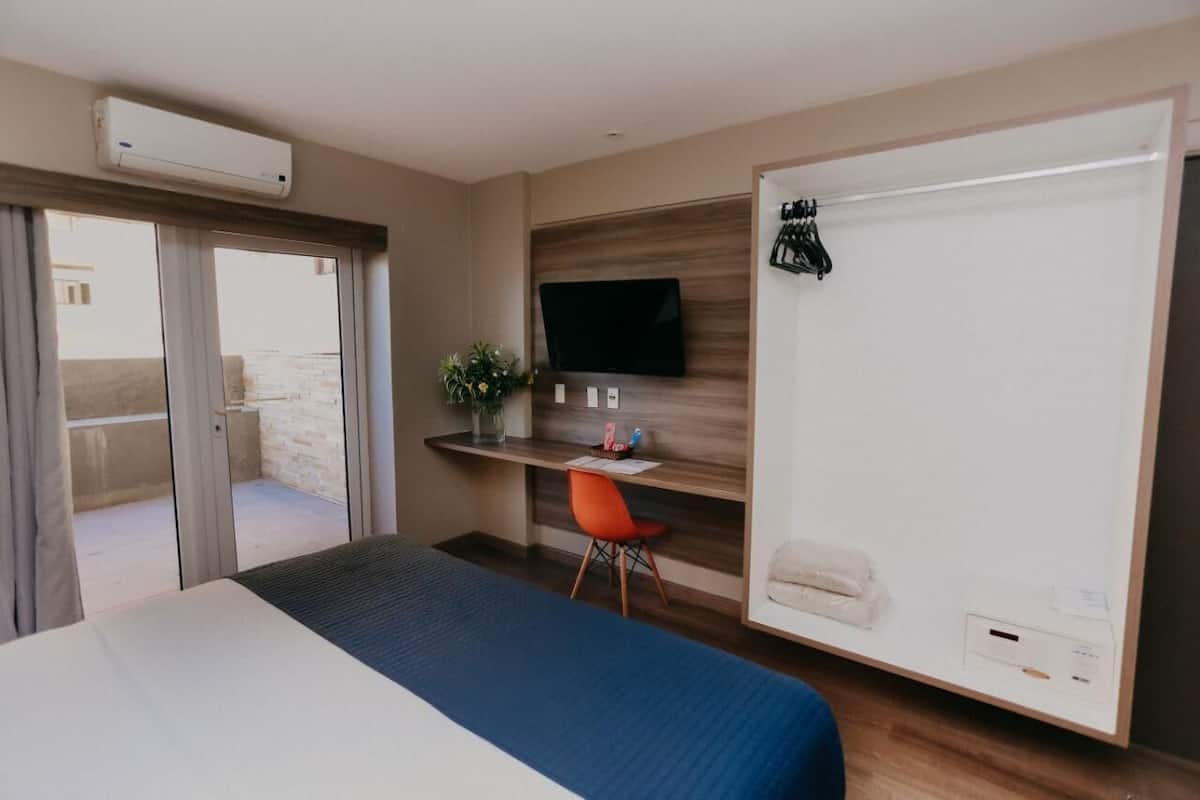 Minibar, desk, soundproofing, free cribs/infant beds