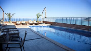 Outdoor pool, pool umbrellas