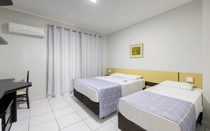 Minibar, in-room safe, desk, WiFi - Bristol Exceler Plaza Hotel (Campo Grande)