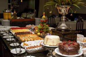 Tägliches inbegriffenes Frühstücksbuffet
