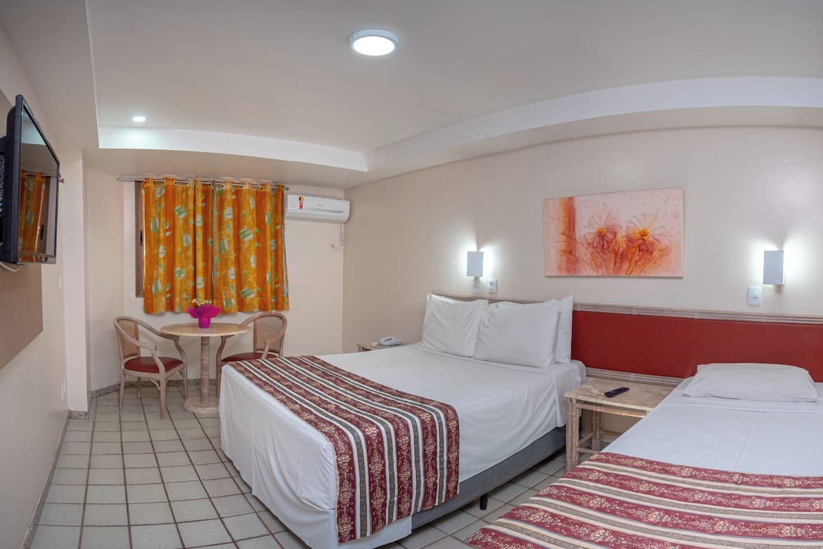 Quarto triplo standard | 1 quarto, frigobar, cofres nos quartos, escrivaninha