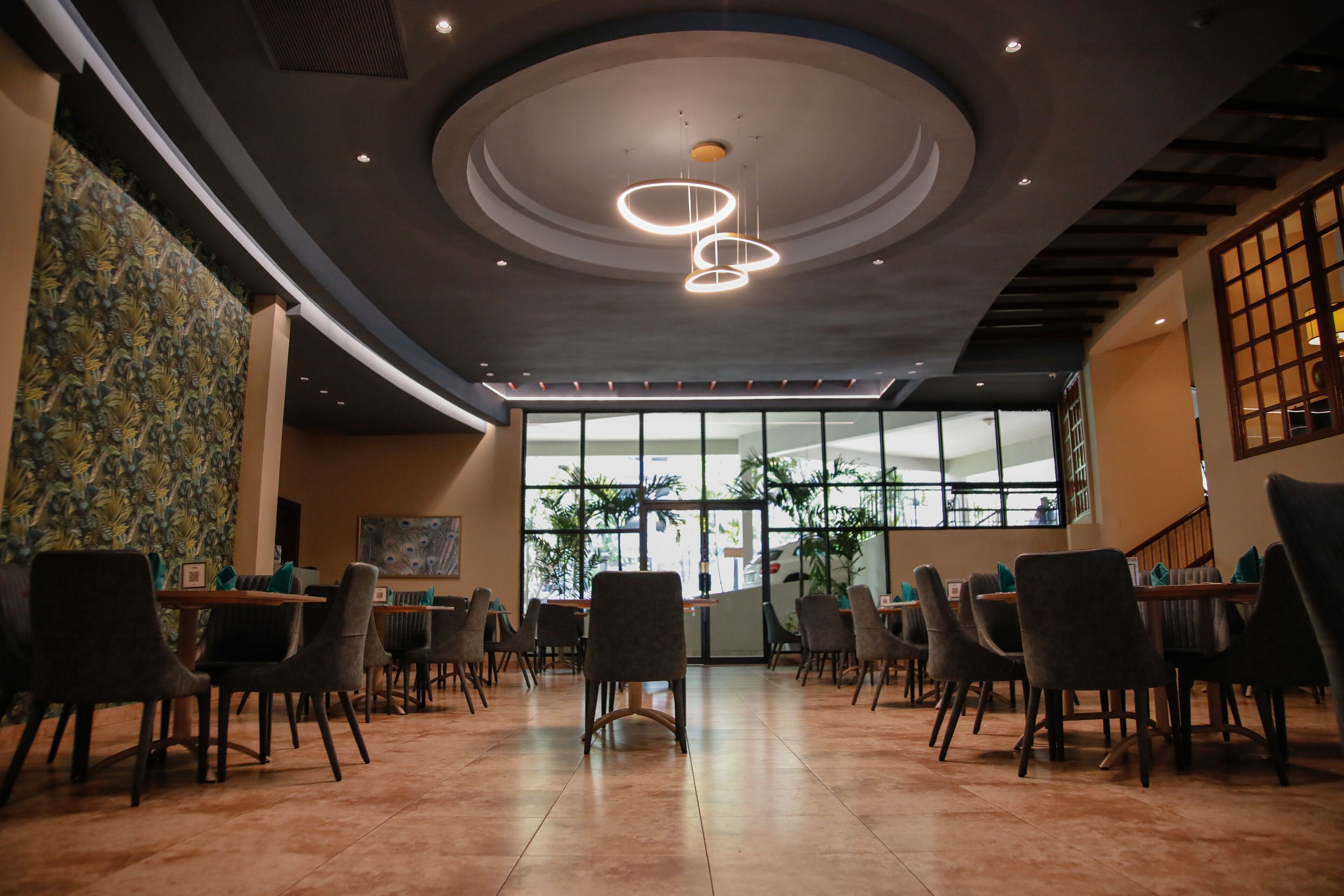 breakfast, lunch, dinner served; international cuisine