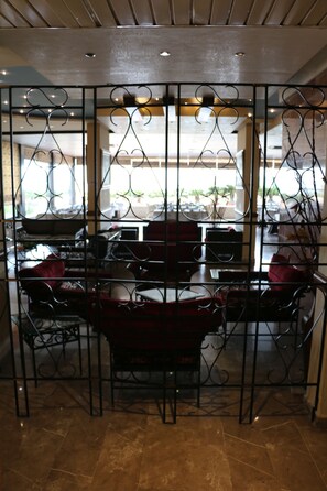 Lobby lounge