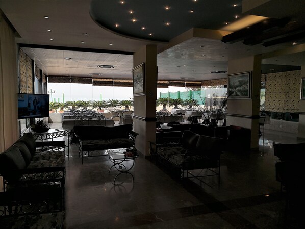Lobby lounge