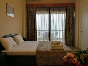 Basic Double Room, Sea View | Minibar, in-room safe, desk, iron/ironing board