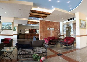 Lobby lounge - Holiday Suites Hotel And Beach (Jounieh)