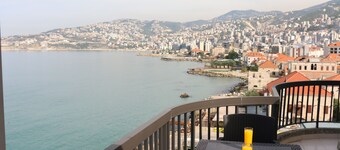 Holiday Suites Hotel And Beach