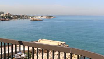 Minibar, in-room safe, desk, iron/ironing board