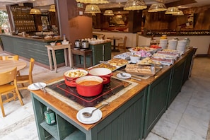 Daily buffet breakfast (BRL 55 per person)