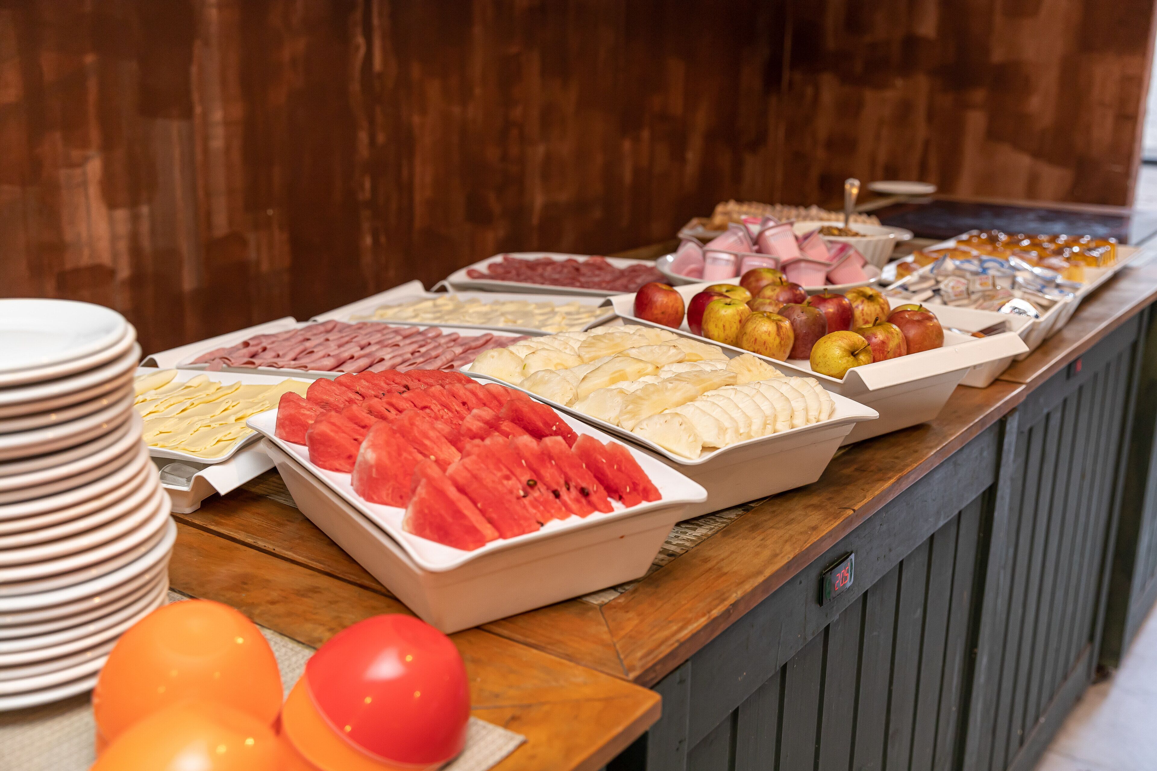 daily buffet breakfast (brl 55 per person)