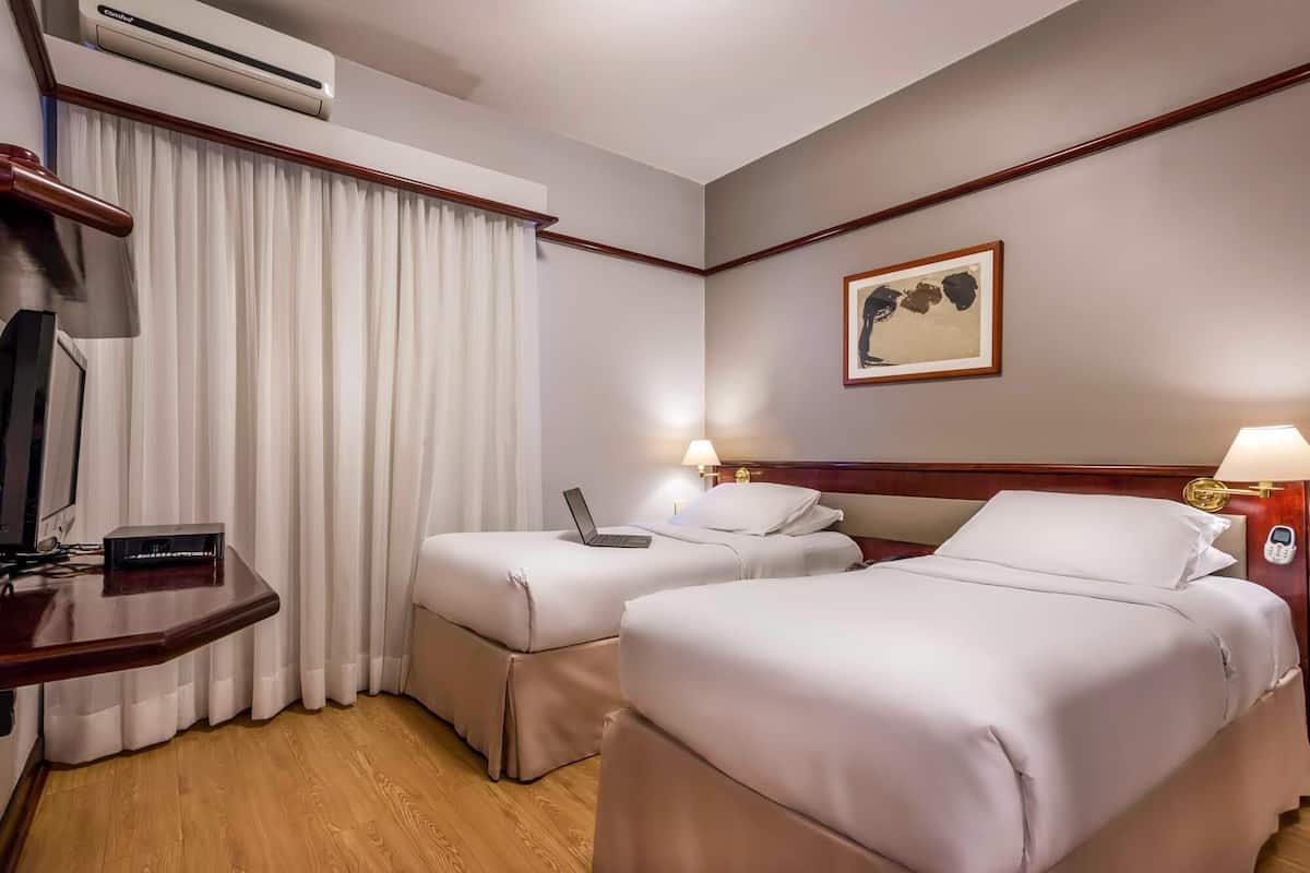 Ropa de cama de alta calidad y minibar