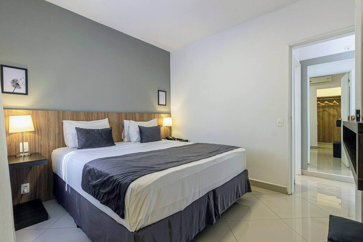 Deluxe Apartment | Premium bedding, minibar, in-room safe, blackout drapes