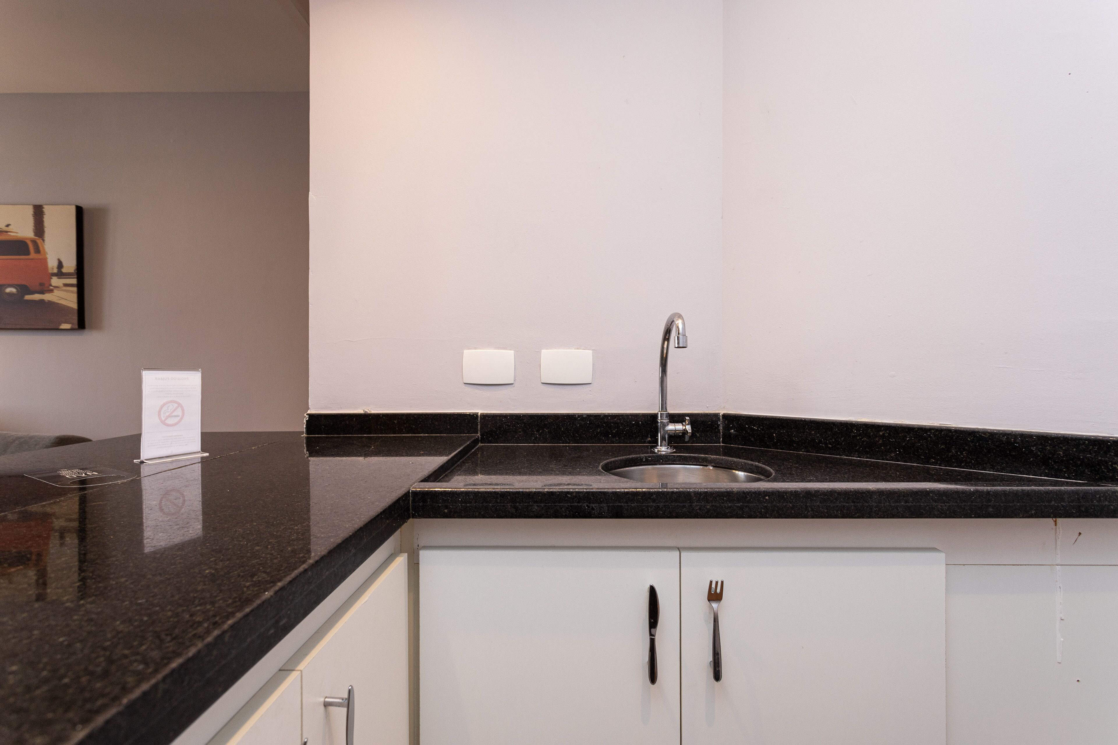 traditional apartment, 2 bedrooms, city view | in-room dining