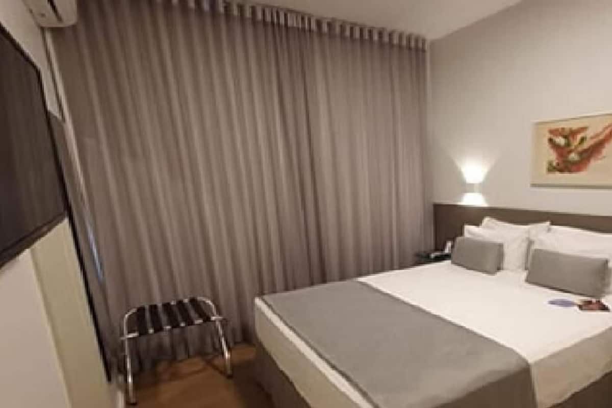 1 bedroom, pillowtop beds, minibar, in-room safe