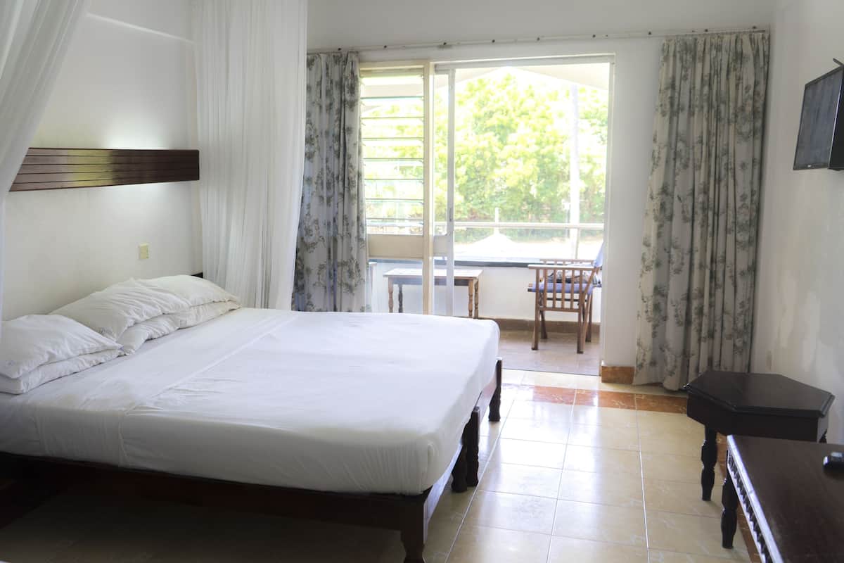 Coffres-forts dans les chambres, bureau, Wi-Fi gratuit, draps fournis