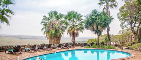 Hồ bơi ngoài trời