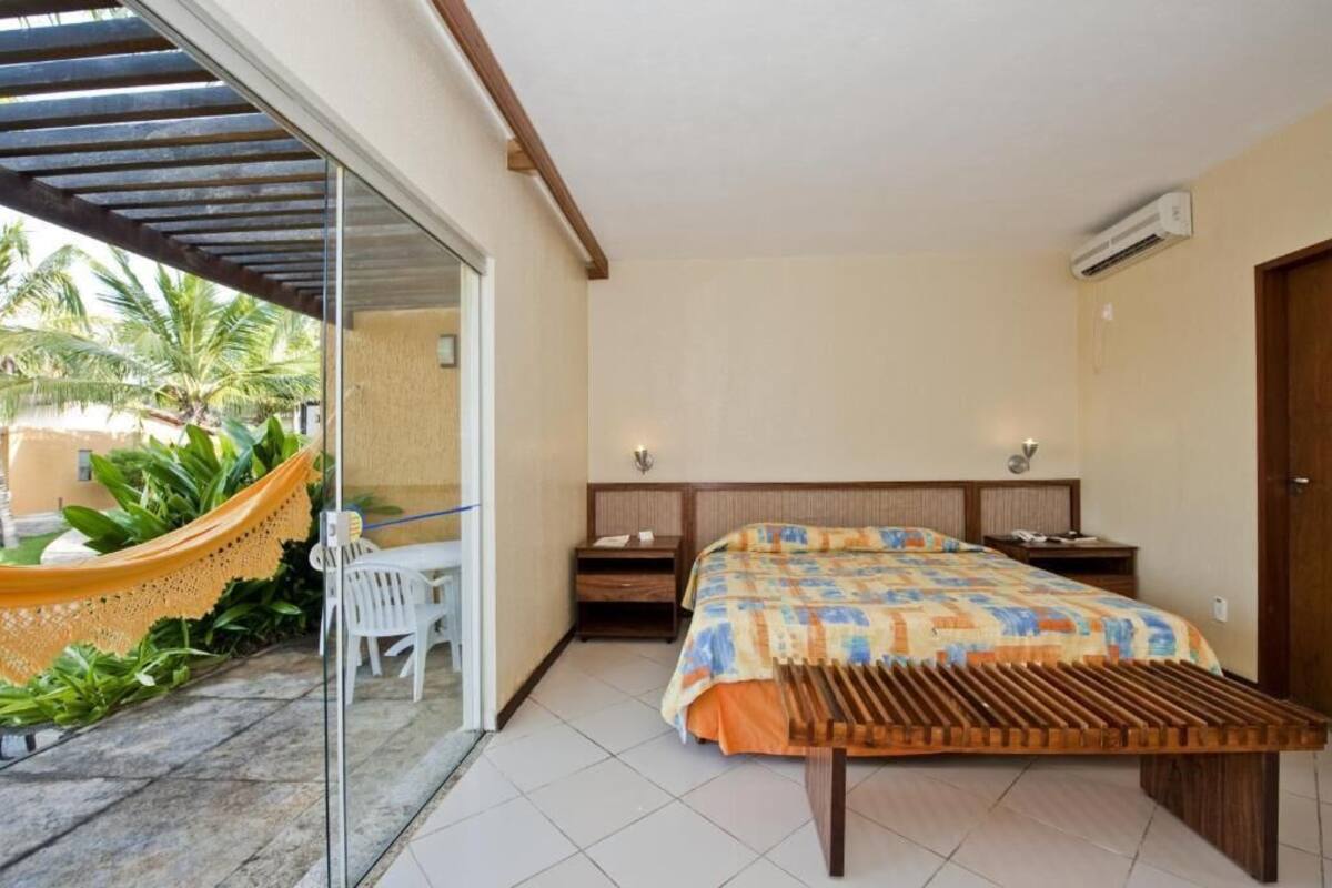 Minibar, escritorio, wifi gratis y ropa de cama 