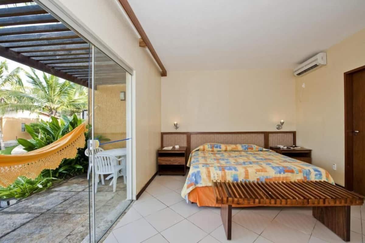 Minibar, desk, free WiFi, bed sheets