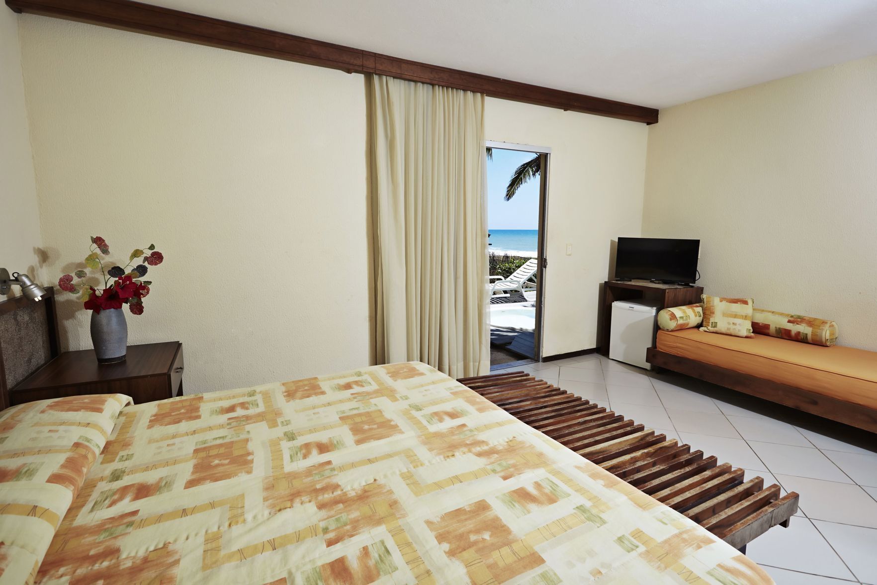 Minibar, escritorio, wifi gratis y ropa de cama 