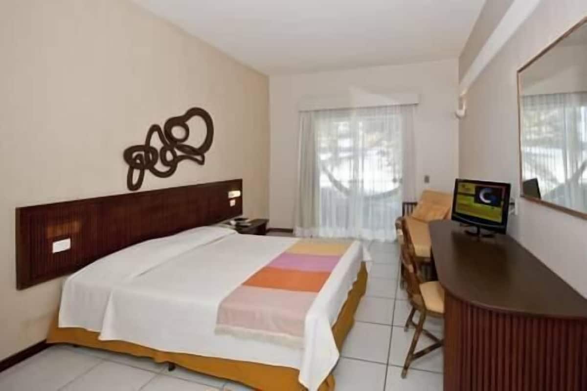 Minibar, bàn, truy cập Internet không dây miễn phí, bộ trải giường