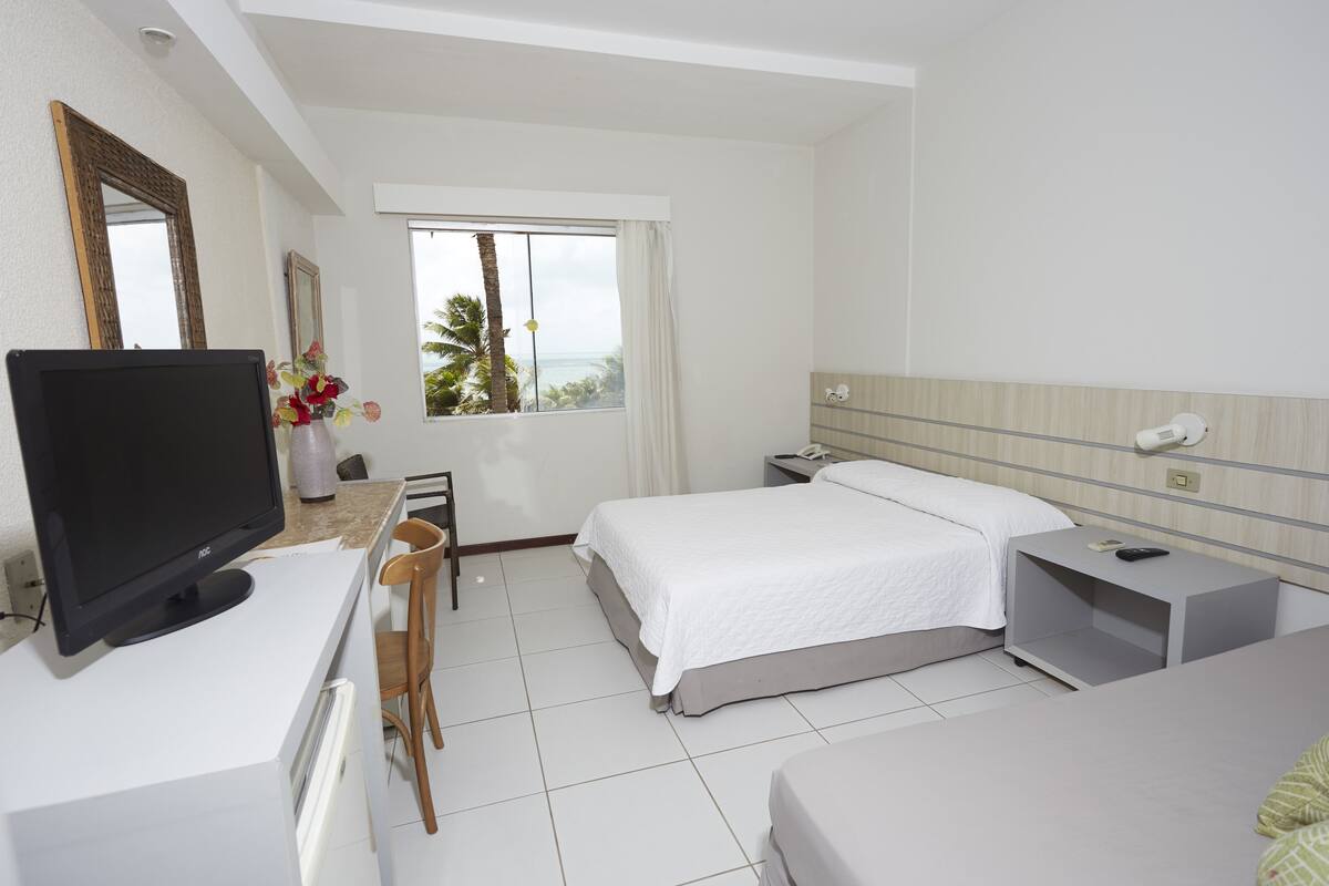Minibar, escritorio, wifi gratis y ropa de cama 