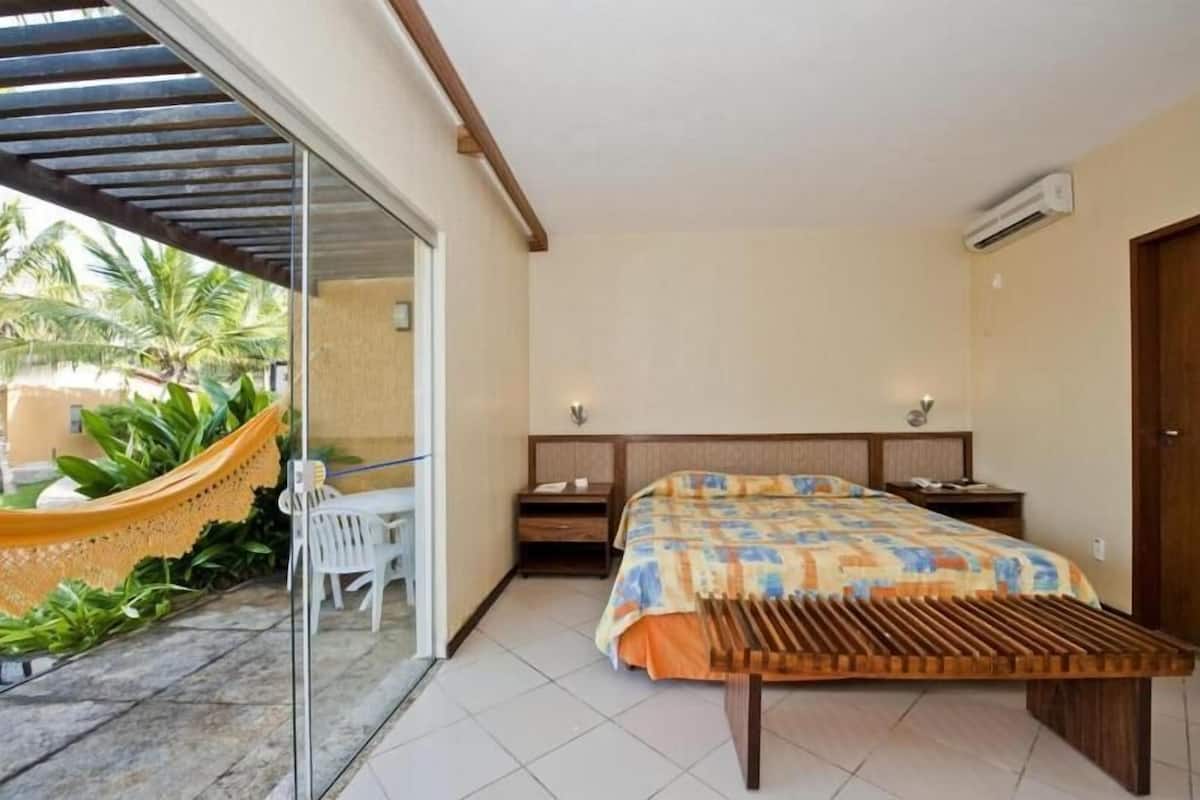 Minibar, desk, free WiFi, bed sheets